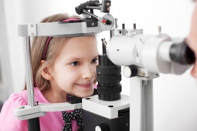 做近视手术会影响正常生活吗,做完近视手术后多久可以用眼
